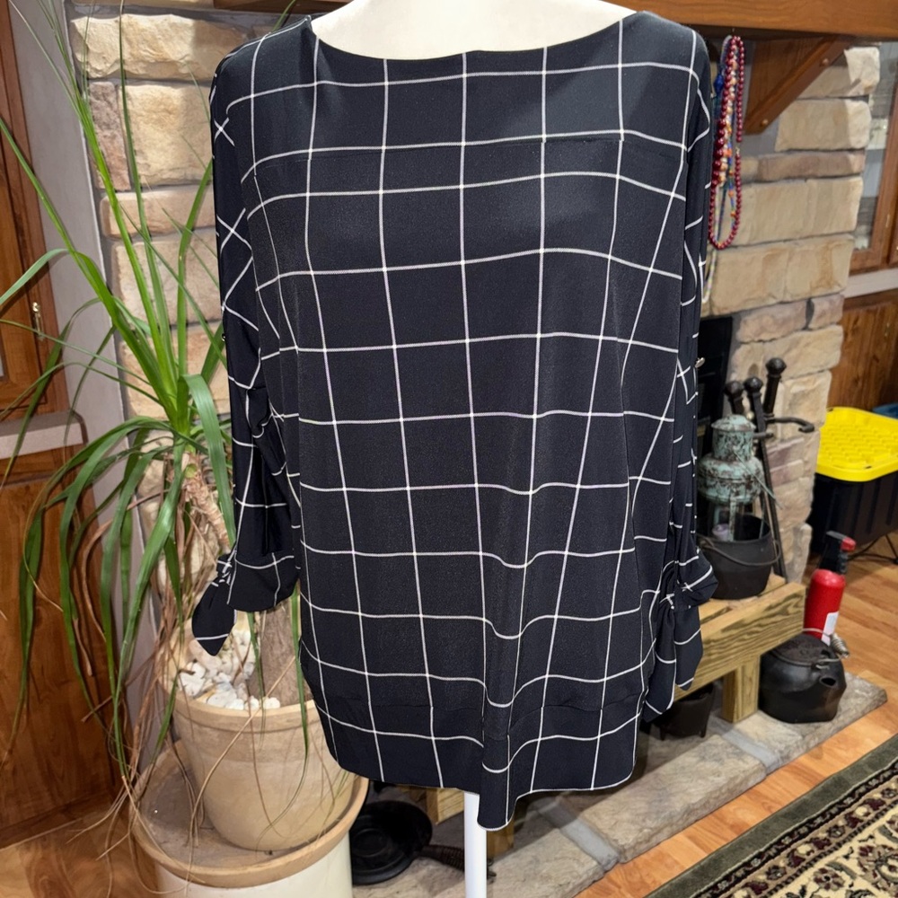 Women's Black and White Grid Pattern Top